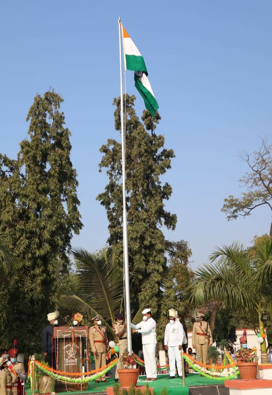 जिल्हा कोरोनामुक्त करण्यासाठी प्रयत्न करुया पालकमंत्री दत्तात्रय भरणे यांचे आवाहन: प्रजासत्ताक दिनाचा कार्यक्रम उत्साहात