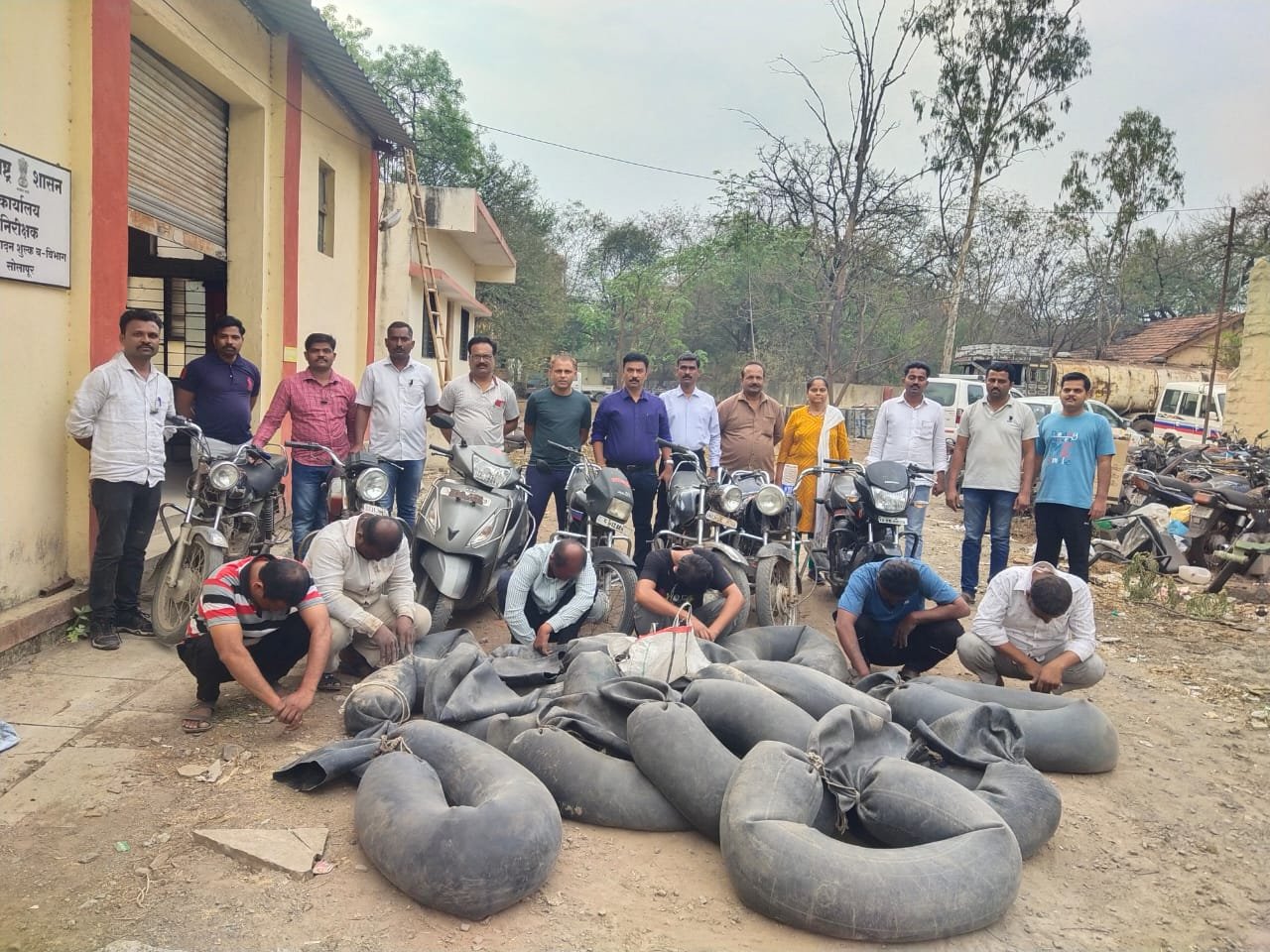 कारवाईचा दणका | सात मोटरसायकलींसह 1790 लिटर हातभट्टी दारू जप्त