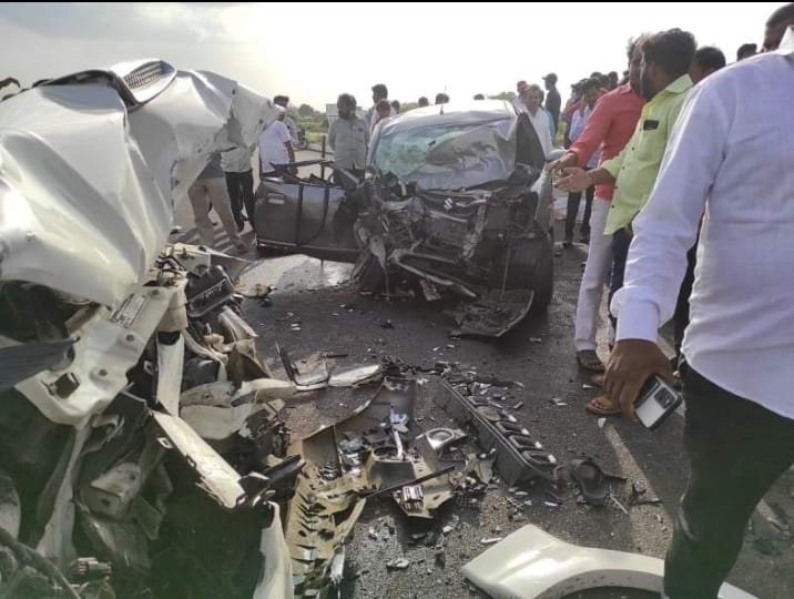 मोहोळ |सुट्टी घालवून येताना कारचा भीषण अपघात ; 6 जण जागीच ठार तर दोघे गंभीर जखमी