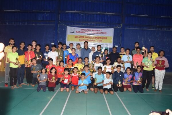 जिल्हा अजिंक्यपद बॅडमिंटन स्पर्धेमध्ये राहूल तिवाडीला तिहेरी मुकूट
