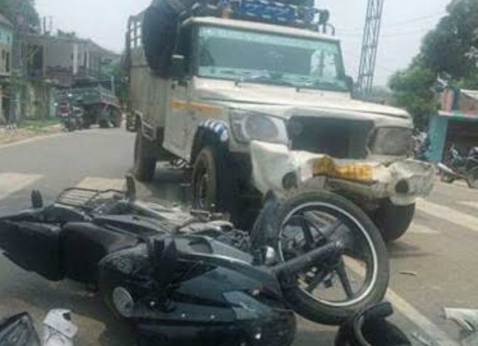 बाईक वर बसले सहा जण ; पिकप ने उडवले५ठार