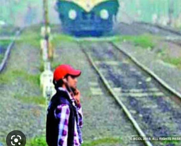रेल्वेची धडक बसून तरुण जागीच मरण पावला
