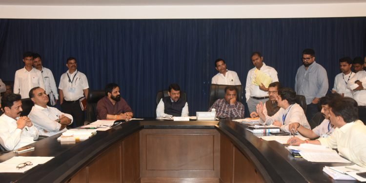 ‘सिंचन ‘व ‘जलविद्युत ‘प्रकल्पग्रस्तांच्या  पुनर्वसनाला गती देण्याचे ,उपमुख्यमंत्र्याचे निर्देश;