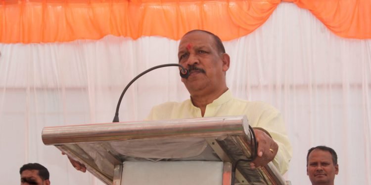 आदिवासी विकास विभागाच्या शासकीय आश्रमशाळा, वसतीगृह इमारतींचे बांधकाम दोन वर्षात पूर्ण करणार – मंत्री डॉ. गावित