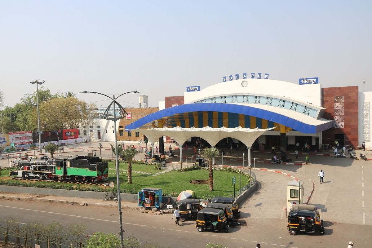 सोलापूर रेल्वे स्थानकावरील जनआहार केंद्राला पन्नास हजारांचा दंड