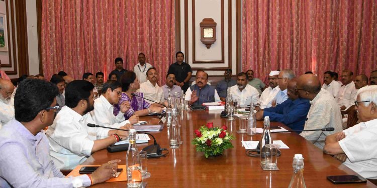 कामगारांच्या नवीन किमान वेतनाबाबत लवकरच निर्णय घेणार – कामगार मंत्री सुरेश खाडे