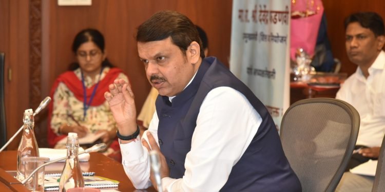 जलसमृद्धी देणारे ‘जलयुक्त शिवार’ जनसहभागातून यशस्वी करावे