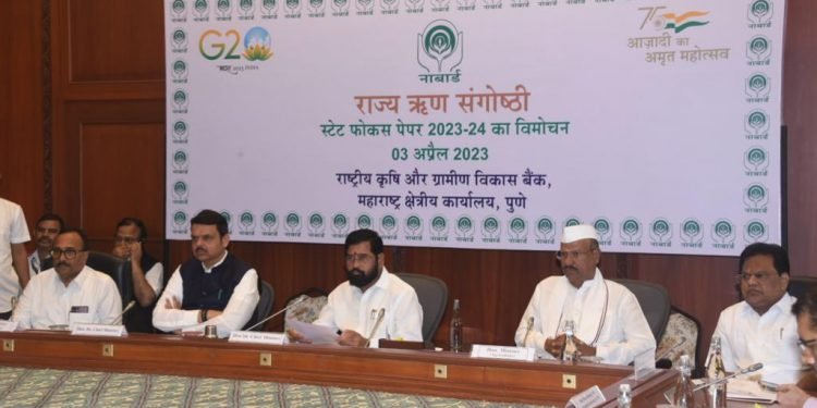 शेतकऱ्यांना सिबिल स्कोअरची अट न लावता सुलभपणे कर्ज द्यावे – मुख्यमंत्री