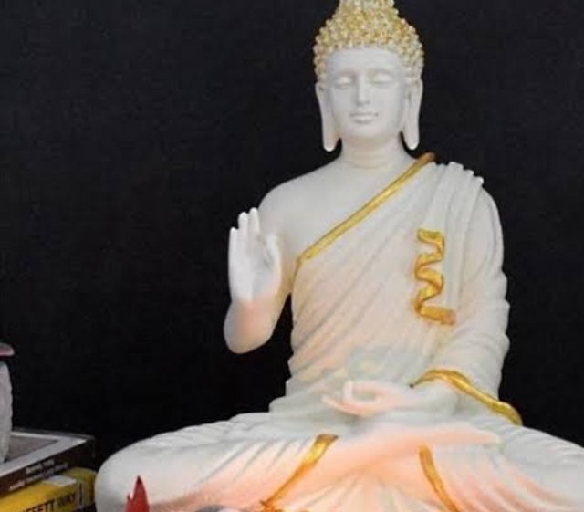 पाच फुटांच्या शंभर बुद्ध मूर्ती, शंभर रथातून मिरवणूक; नाशिकमधील शंभर गावांना बुद्धमूर्तीचं दान